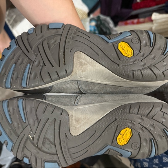 Dansko “paisley” Women's Light Gray Sneakers - Picture 4 of 9